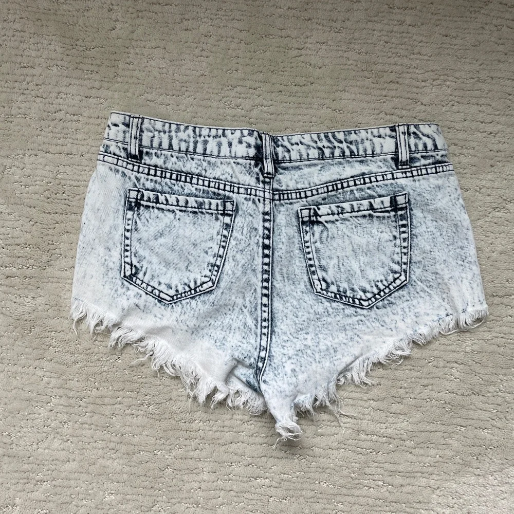 Blue Spice Acid Wash Distressed Denim Shorts Frayed Raw Hem Festival | Size 9 - Picture 9 of 15